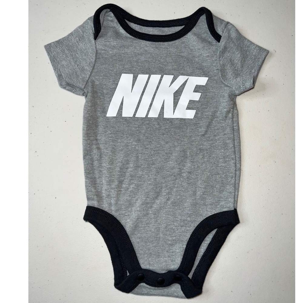 Nike‎ Baby Bodysuit Gray Short Sleeve Logo Romper 6M E779-042